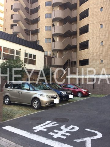 メゾン・シャルムの駐車場