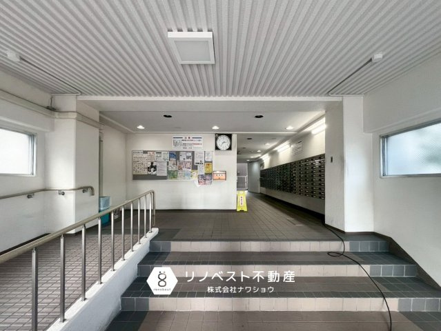 第三ガーデンハイツA棟のその他共用部分|キレイに清掃されたエントランスです♪気持ちよく生活ができますね！