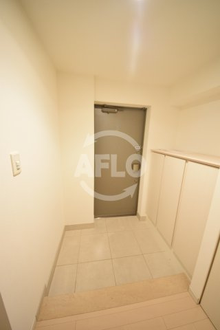 クロスレジデンス大阪新町　堀江小学校区の玄関|ベルファース大阪新町　玄関スペース