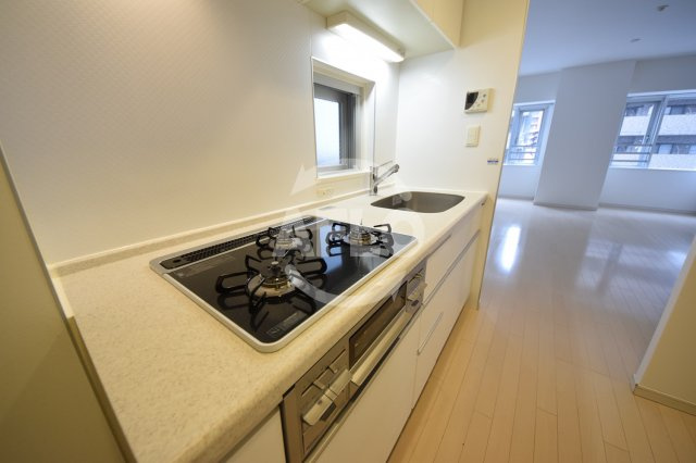 クロスレジデンス大阪新町　堀江小学校区のキッチン|ベルファース大阪新町　3口ガスコンロ