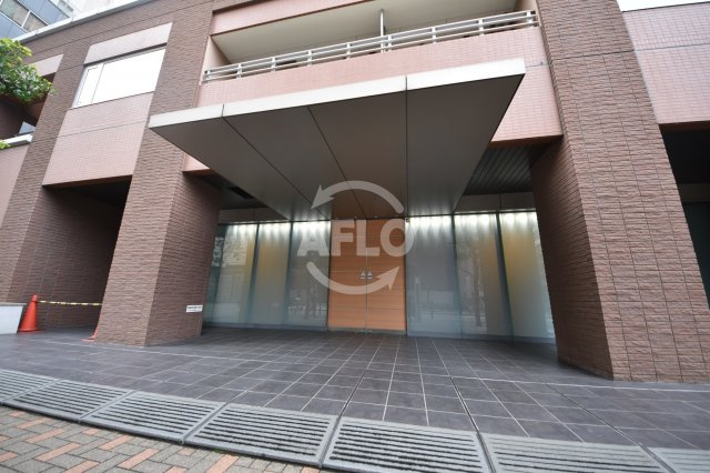 クロスレジデンス大阪新町　堀江小学校区のエントランス|ベルファース大阪新町　エントランス