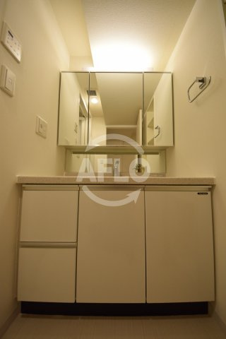 クロスレジデンス大阪新町　堀江小学校区の独立洗面台|ベルファース大阪新町　独立洗面台