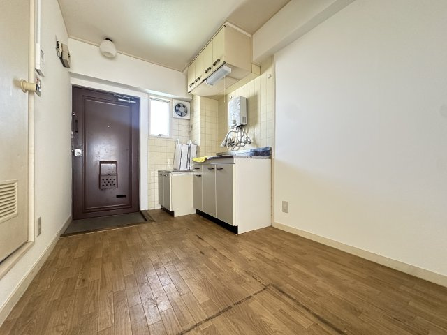 シャトー背戸口の居間・リビング