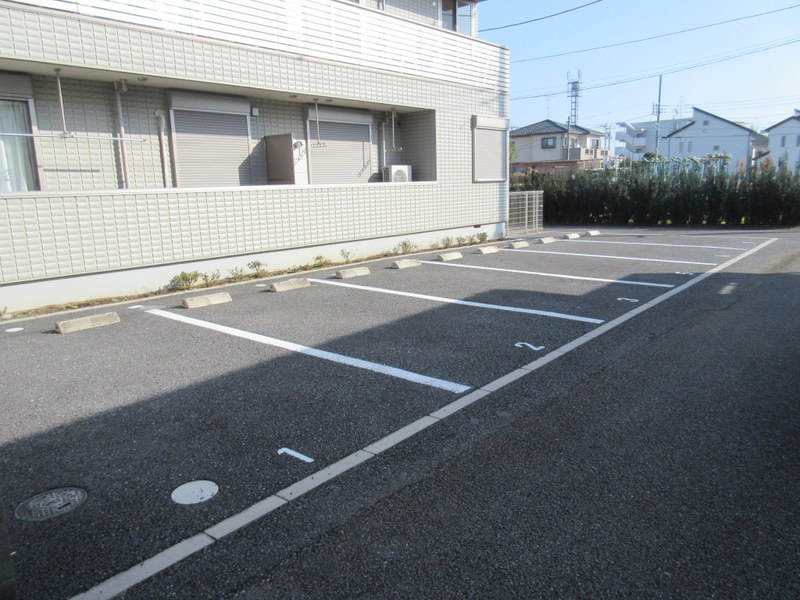 ピノメゾンの駐車場