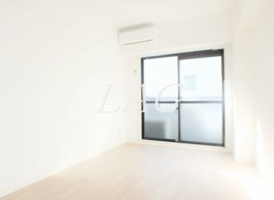 【居間・リビング】 | メゾン・ド・コンテス | 洋室のお部屋です。