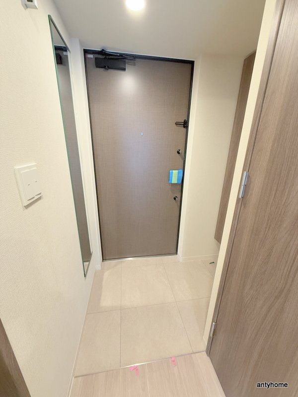 コンフォリア新大阪宮原Q　仲介手数料無料の玄関