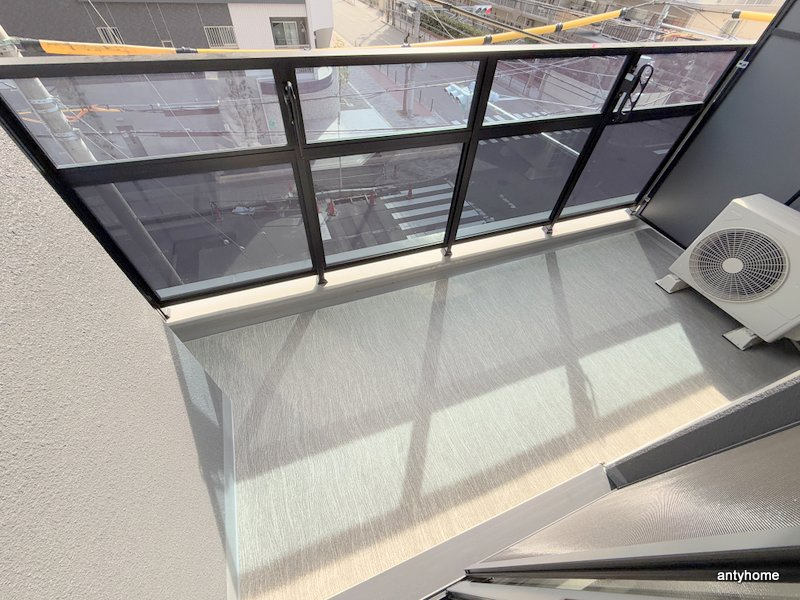 コンフォリア新大阪宮原Q　仲介手数料無料のバルコニー