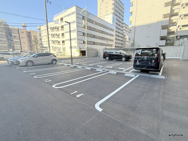 コンフォリア新大阪宮原Q　仲介手数料無料の駐車場