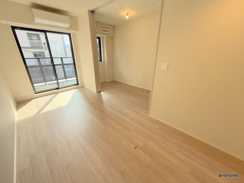 コンフォリア新大阪宮原Q　仲介手数料無料の居間・リビング