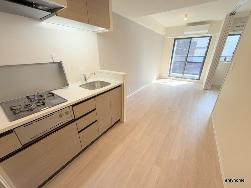 コンフォリア新大阪宮原Q　仲介手数料無料の居間・リビング