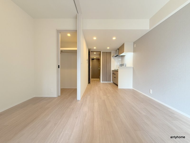 コンフォリア新大阪宮原Q　仲介手数料無料の居間・リビング