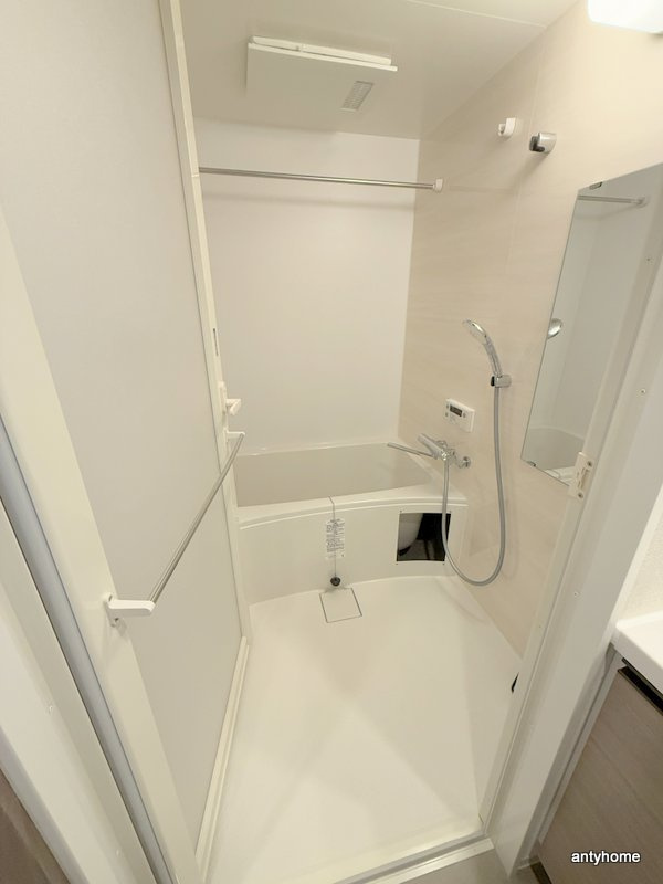 コンフォリア新大阪宮原Q　仲介手数料無料の浴室