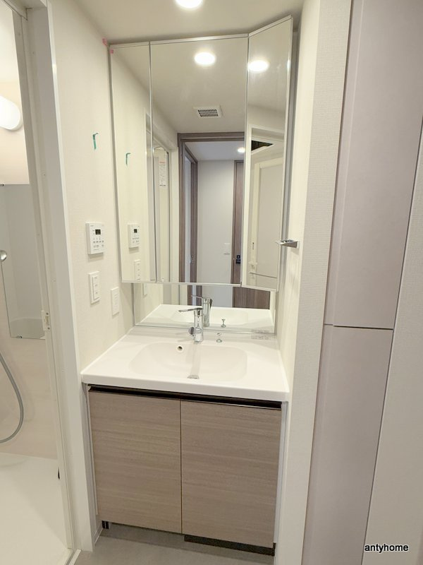 コンフォリア新大阪宮原Q　仲介手数料無料の洗面所