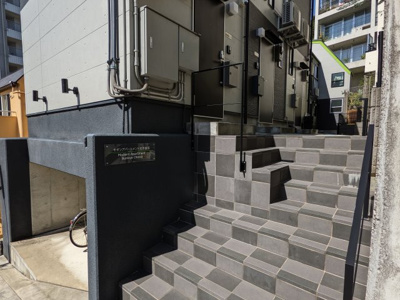 【エントランス】 | モダンアパートメント文京音羽 | 江戸川橋の賃貸物件。
「モダンアパートメント文京音羽」のことなら(株)メイワ・エステートへお任せください