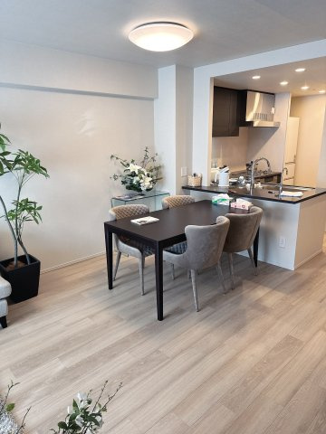 ローレルコート京都御所東の居間・リビング|リビングダイニング