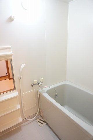 ロイヤル雑賀の浴室