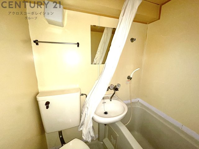浴室内にトイレがあります☆