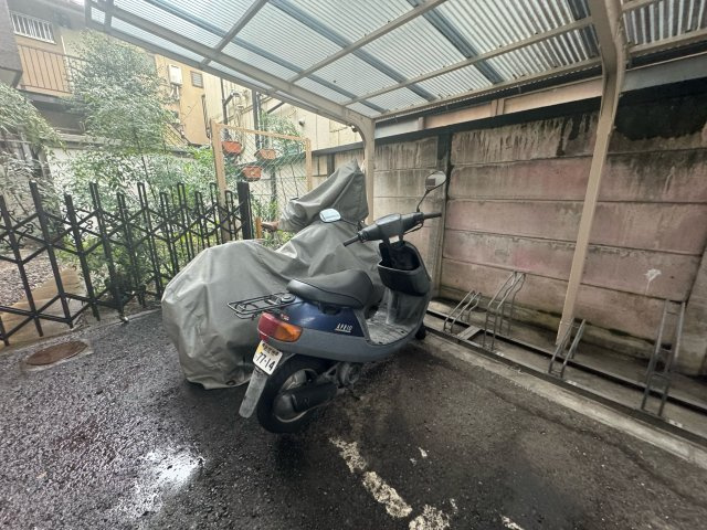 狛江マンションの駐車場