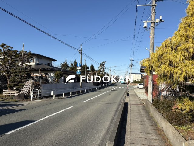 東根市宮崎一丁目【中古住宅】の前面道路含む現地写真|前面道路。