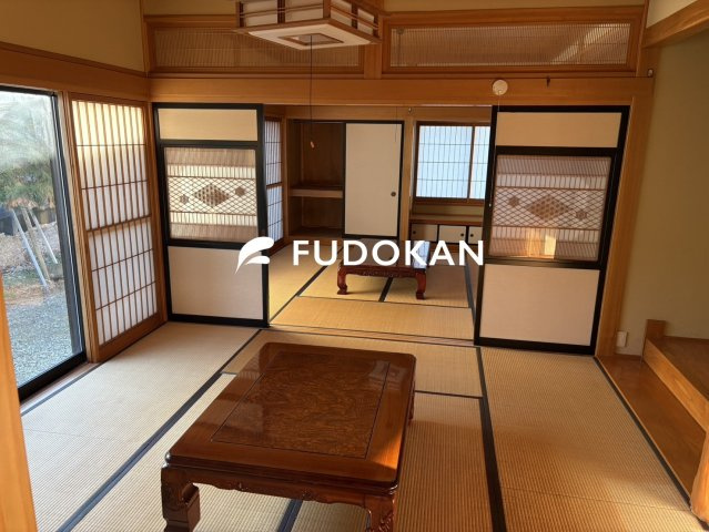 【和室】 | 東根市宮崎一丁目【中古住宅】 | 続き間の和室は、来客時にも普段使いにも対応できる、柔軟で心地よい空間です。