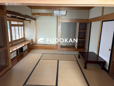 【和室】 | 東根市宮崎一丁目【中古住宅】 | 日本家屋の美しさを感じられる、続き間の和室。建具や意匠が丁寧に受け継がれています。