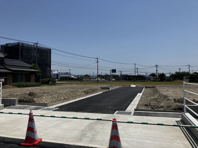壱町原４号地の前面道路含む現地写真|分譲地入口