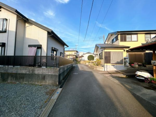 富士宮市小泉の中古一戸建|前面道路 