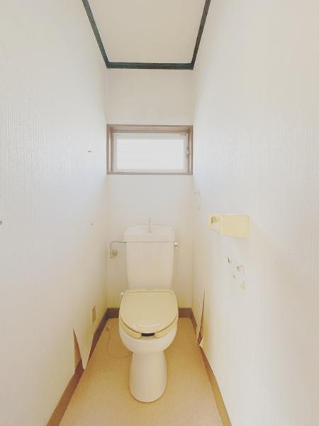 富士宮市小泉の中古一戸建|２階トイレ 