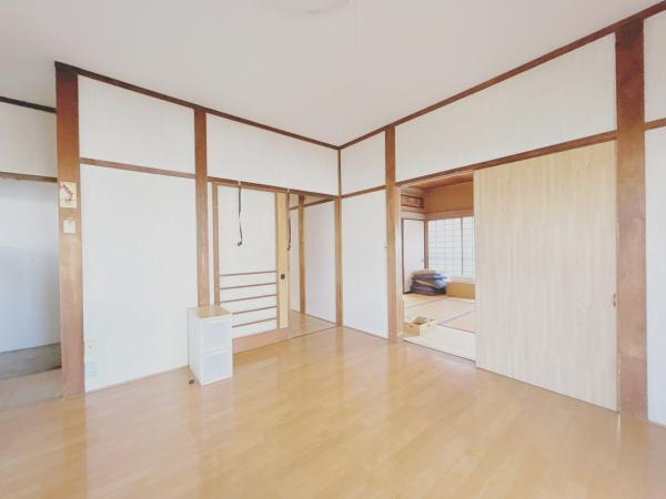 富士市伝法の中古一戸建|1階8帖DK別角度 