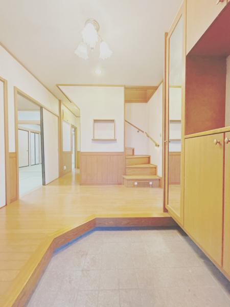 富士市船津の中古一戸建|玄関内部になります。 