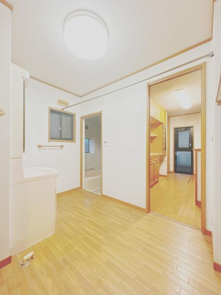 富士市船津の中古一戸建|脱衣所 