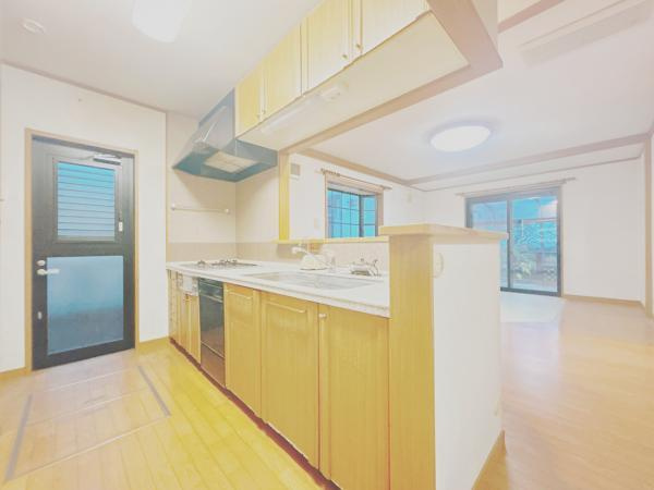 富士市船津の中古一戸建|キッチンになります。 