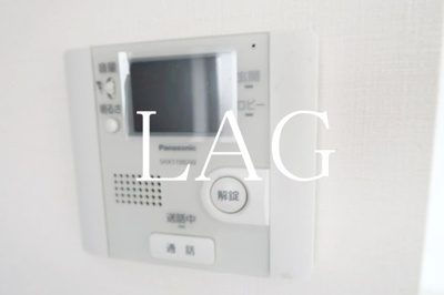 【設備】 | サニープレイス | モニター付きインターホンです。