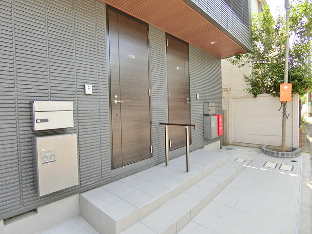 ＹＫ　Ｃｏｕｒｔ　Ｅｉｆｕｋｕｃｈｏのエントランス|★各住戸に宅配ボックスがあって便利です★