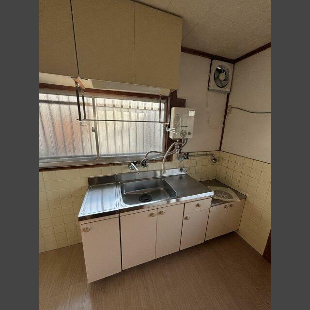 岡本８丁目貸家のキッチン