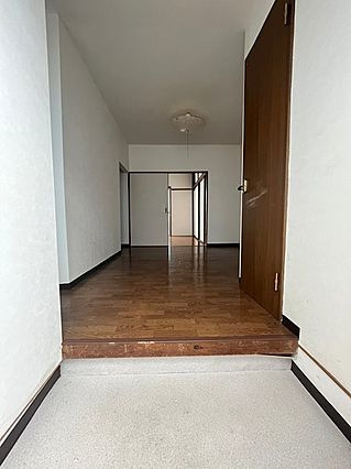 モンダハイツの玄関