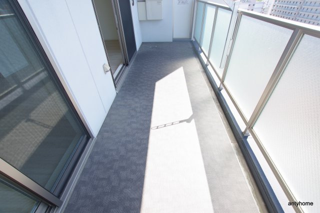 エステムプラザ京橋3リベルタ　仲介手数料無料のバルコニー
