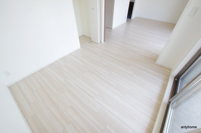 エステムプラザ京橋3リベルタ　仲介手数料無料の居間・リビング