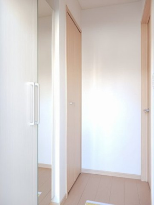 【玄関】 | プロムナードⅤ | 収納もある玄関です