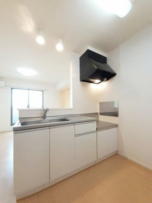 【キッチン】 | ゼファー桜木 | コンパクトなキッチンで掃除もラクラク