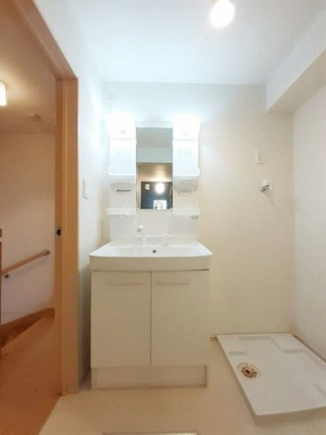 【洗面所】 | ゼファー桜木 | スペースが確保できる洗面所です
