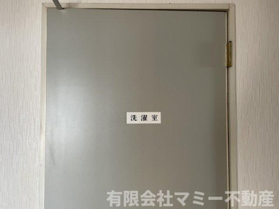 【その他】 | 楠町南川店舗事務所N 2階3階 | 2階　ランドリールーム