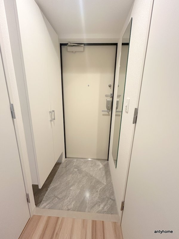 コンフォリア・リヴ淡路町一丁目　仲介手数料無料の玄関