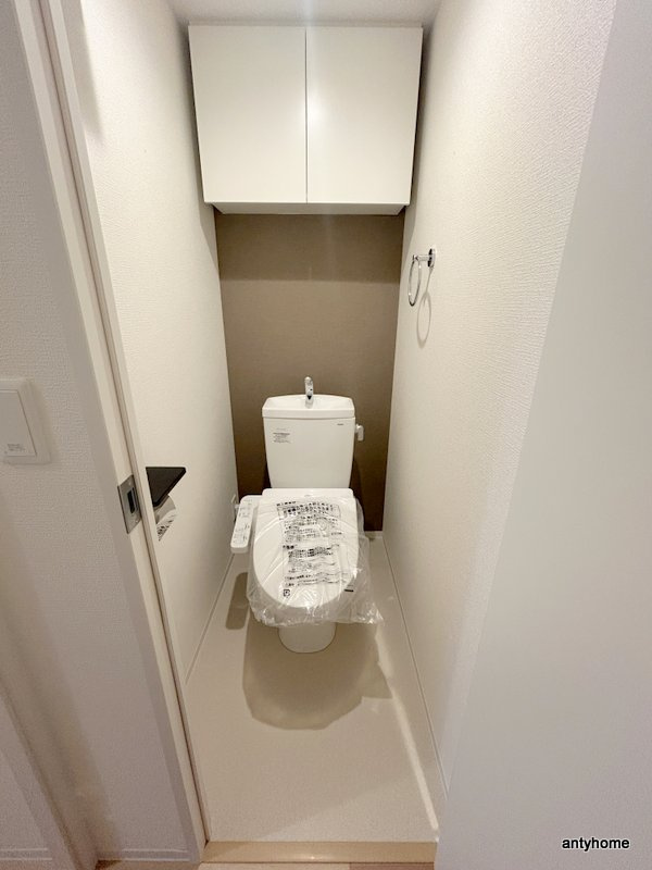 コンフォリア・リヴ淡路町一丁目　仲介手数料無料のトイレ