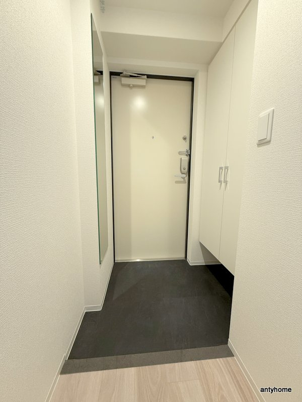 コンフォリア・リヴ淡路町一丁目　仲介手数料無料の玄関