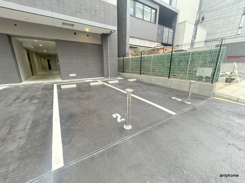 コンフォリア・リヴ淡路町一丁目　仲介手数料無料の駐車場