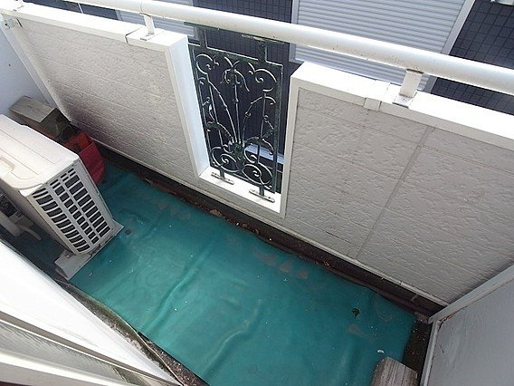 レオパレス上筒井のバルコニー