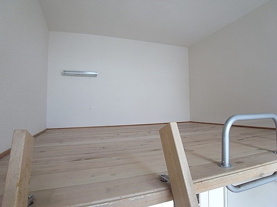 レオパレス上筒井の居間・リビング