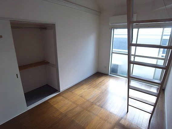 レオパレス上筒井の居間・リビング