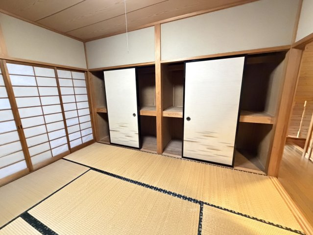 大きなウッドデッキ付き！BBQ等いかがでしょう♪清水台別荘の和室|ゆったりとくつろげる和室です